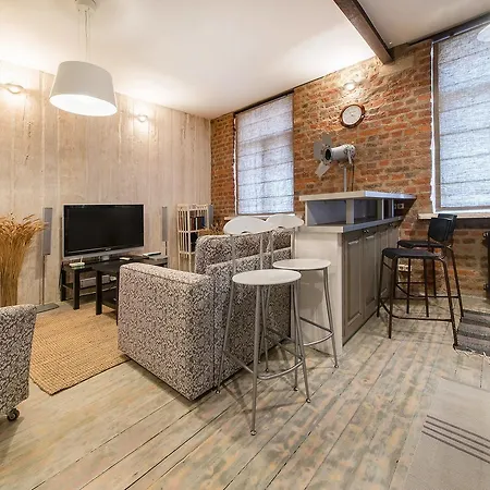 Apartament Hallow 4 *